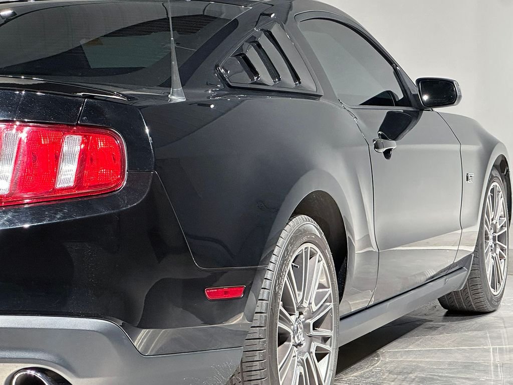 Used 2010  Ford GT image 32
