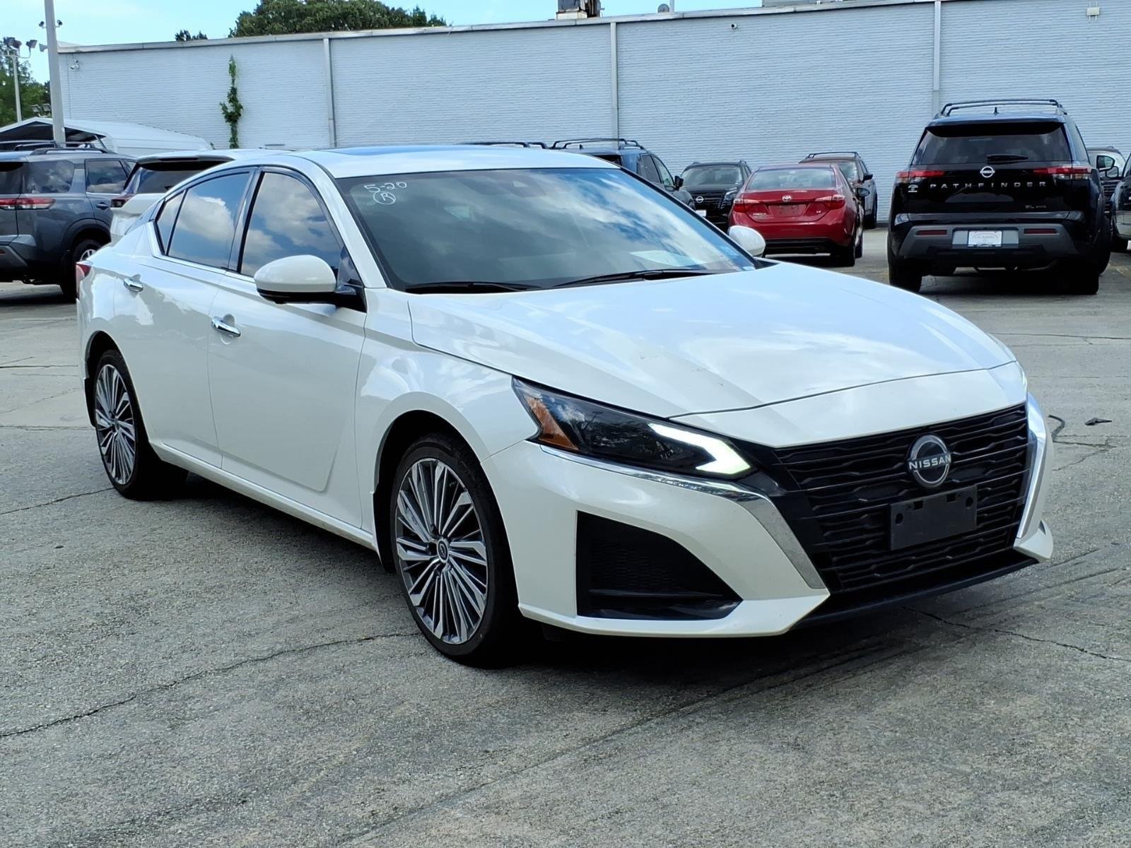 Used 2024 Pearl White Tricoat Nissan 2.5 SL image 4