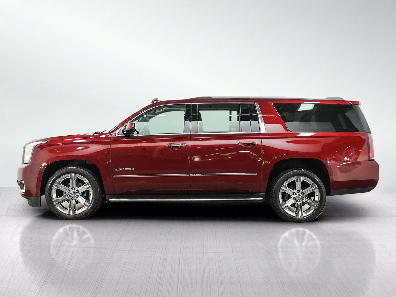 Used 2018 GMC Yukon XL Denali with VIN 1GKS2HKJ9JR273530 for sale in Bloomington, Minnesota