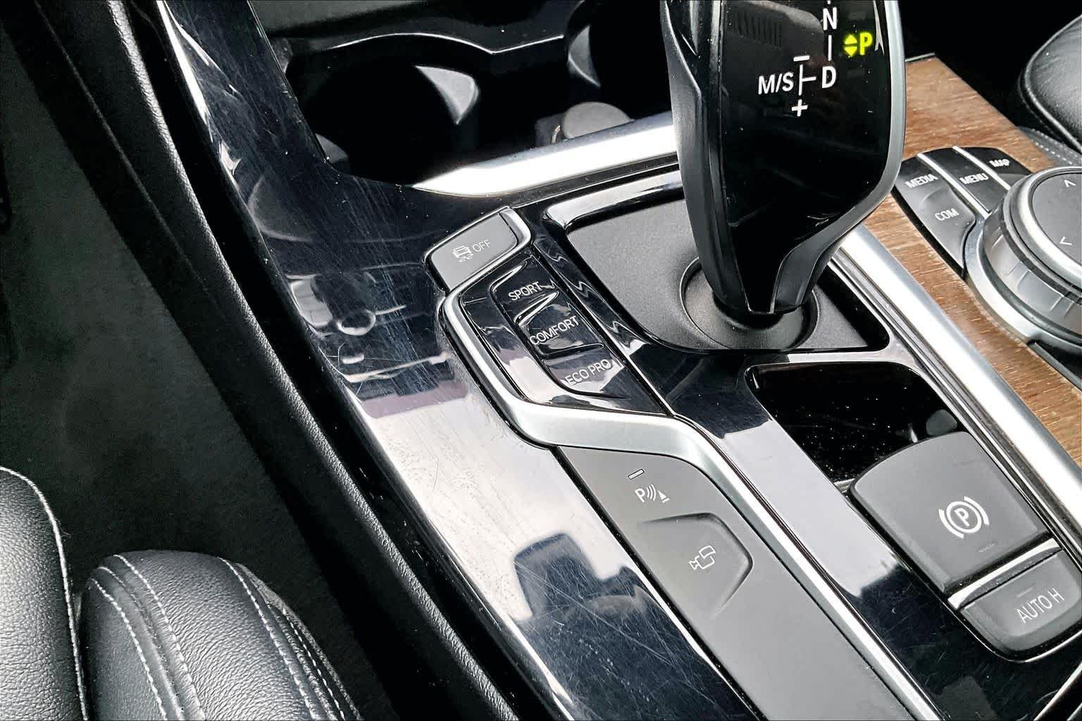Used 2020 Dark Graphite Metallic BMW sDrive30i image 32