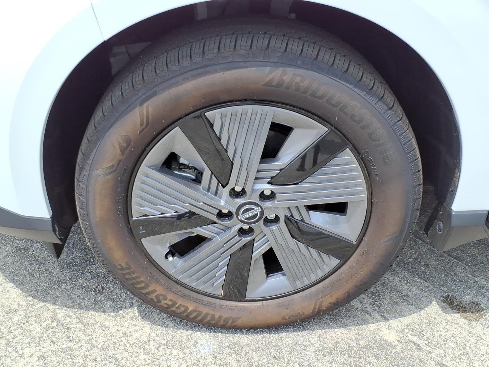 New 2025 Everest White TriCoat Nissan SL image 4