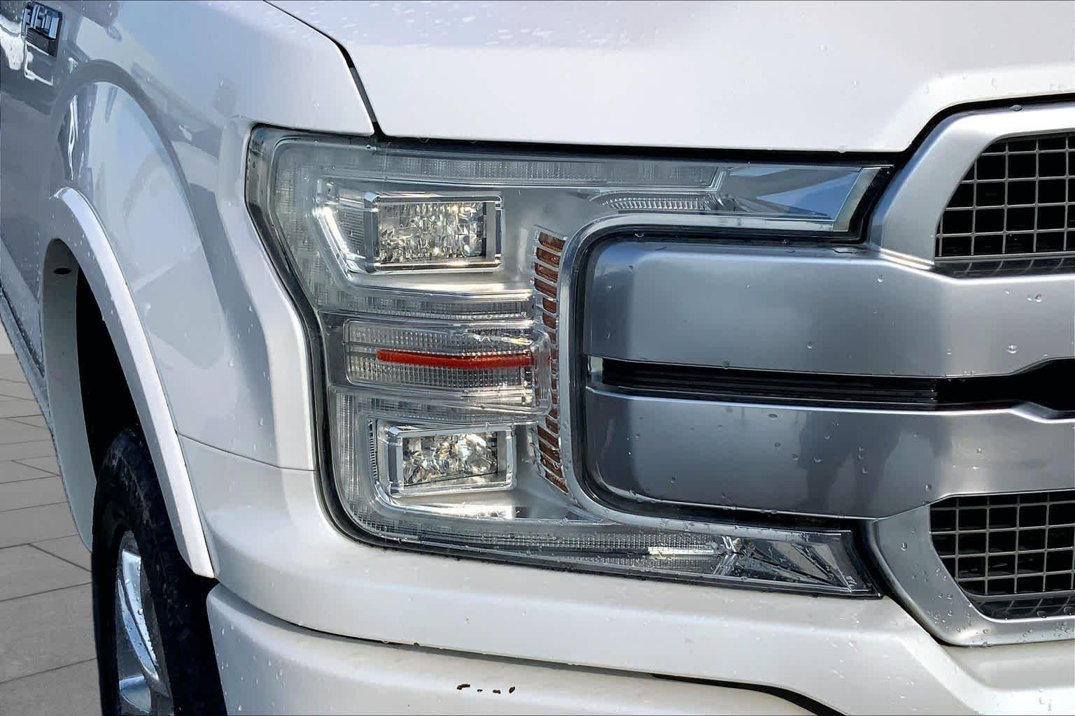 Used 2019 White Platinum Metallic Tri-Coat Ford Platinum image 25