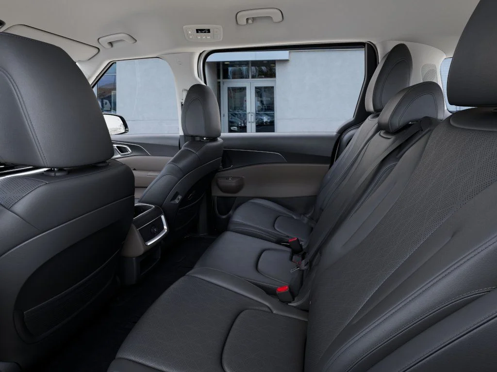 New 2027 Snow White Pearl Kia LXS image 18