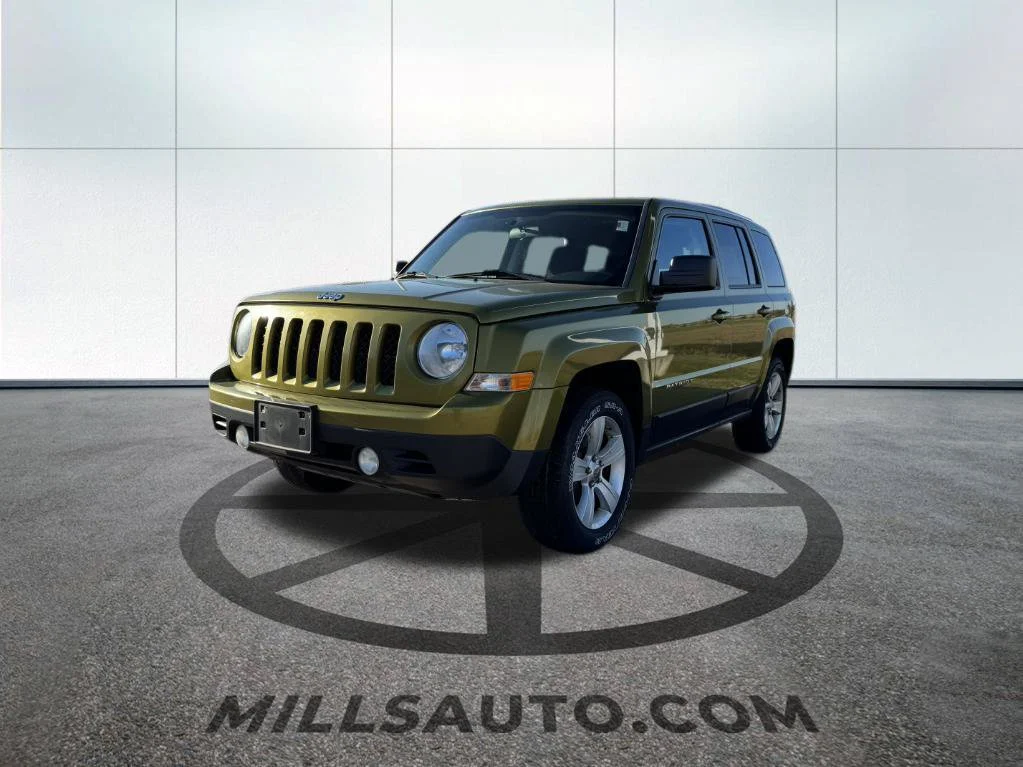 Used 2012  Jeep Sport image 2