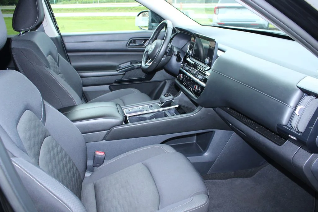 Used 2024 Super Black Nissan SV image 27