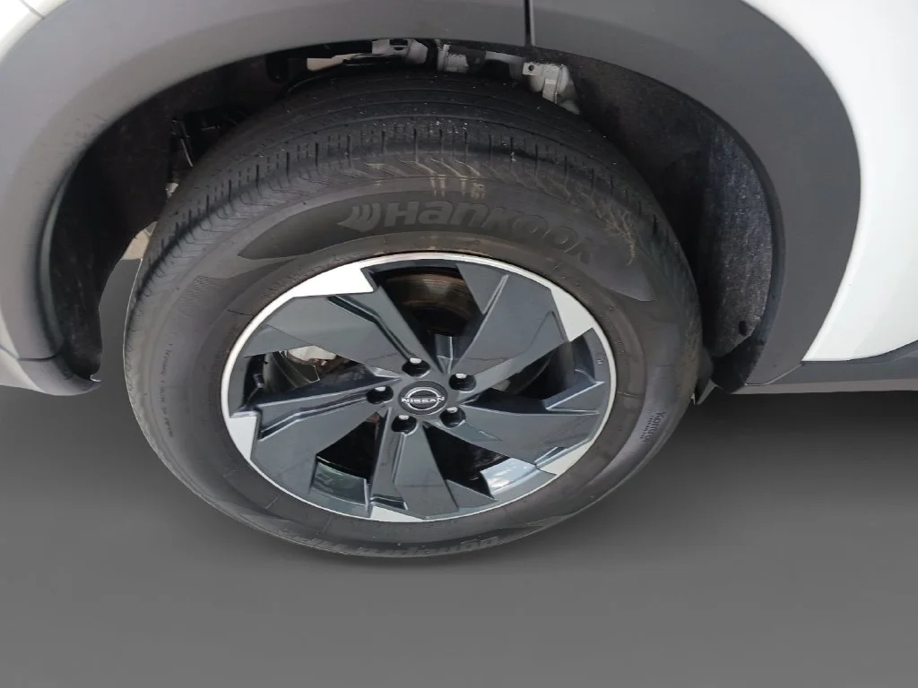 Used 2024 White Nissan SV image 10