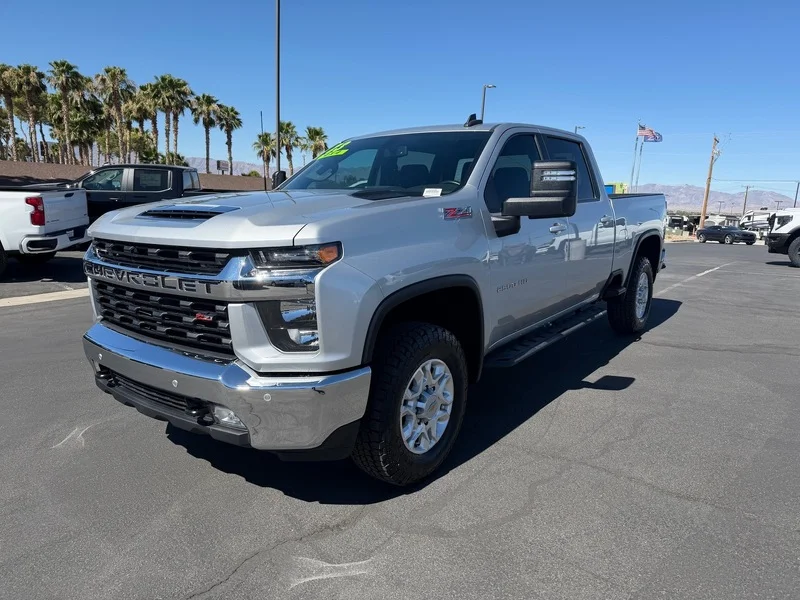 Used 2023 Silver Ice Metallic Chevrolet LT image 7