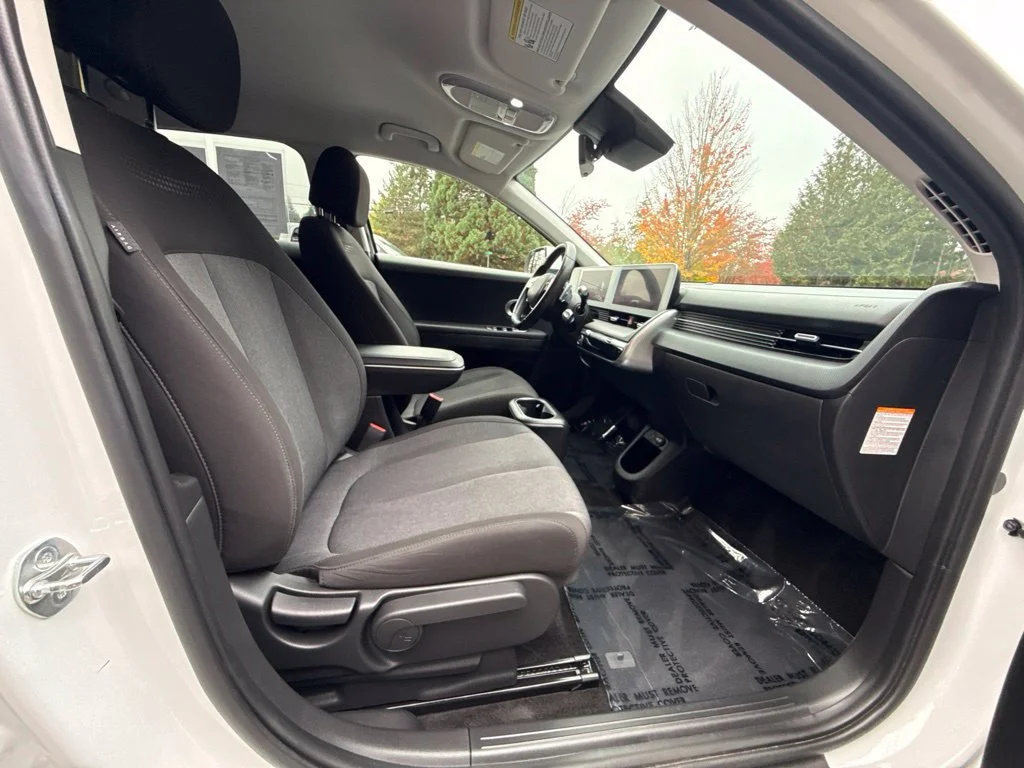Used 2024 Atlas White Hyundai SEL image 18