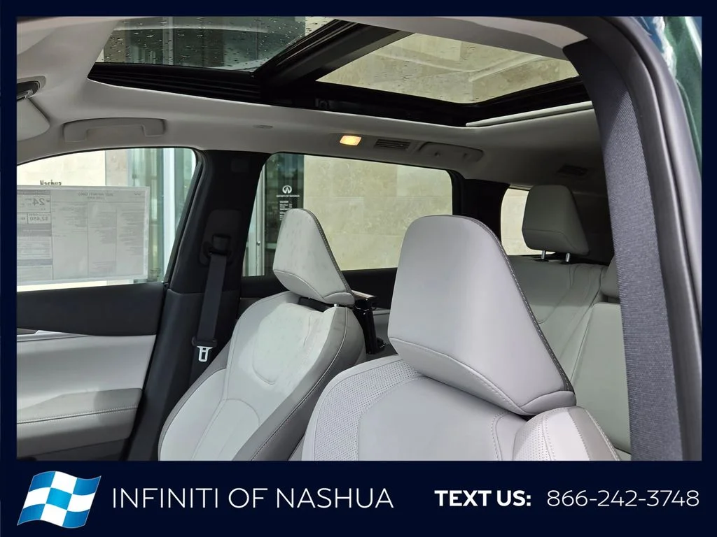 New 2027 DEEP EMERALD INFINITI Luxe AWD image 6