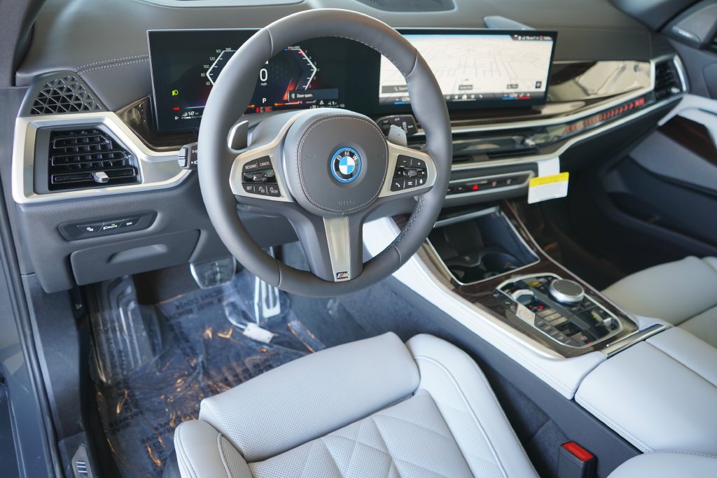 Used 2026 Dravit Gray Metallic BMW xDrive50e image 14