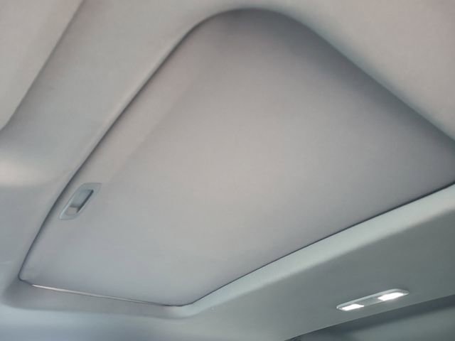 Used 2021 White Frost Tricoat GMC Denali image 30
