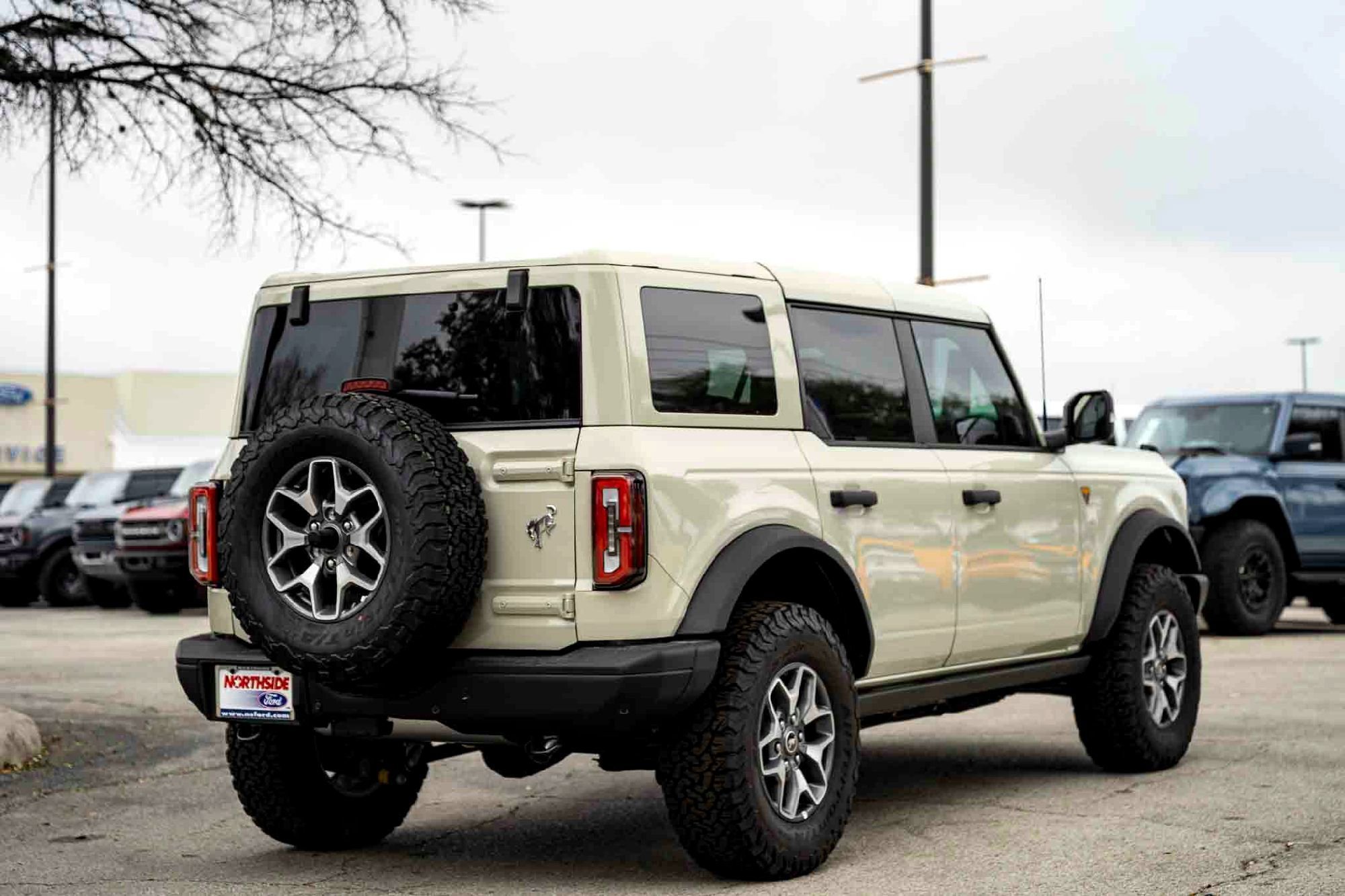 New 2025 Desert Sand Ford Badlands image 4