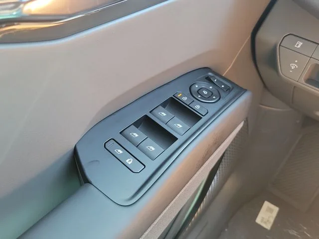 New 2026 Glacial White Pearl Kia Land AWD image 29