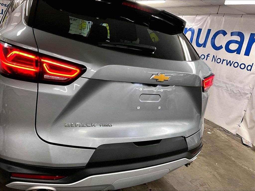 Used 2025 Gray Chevrolet LT image 28