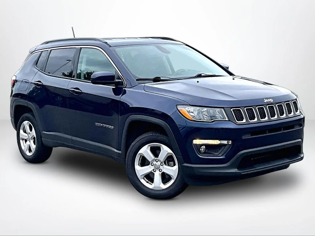 Used 2019 Blue Jeep Latitude image 13