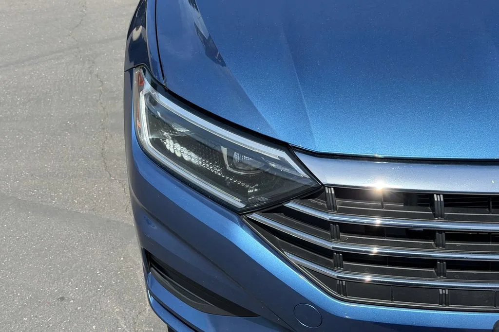 Used 2019 Blue Volkswagen SEL image 4