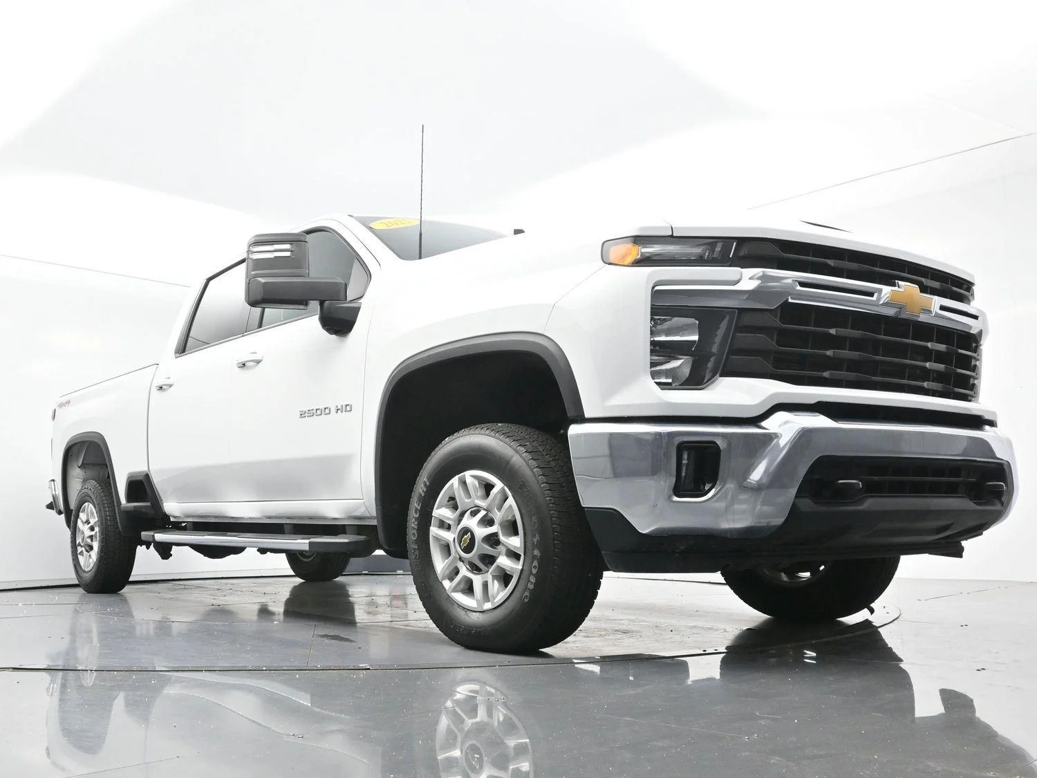 Used 2025 Summit White Chevrolet LT image 44