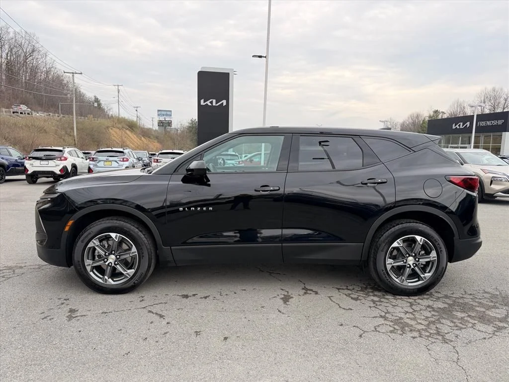 Used 2025 Black Chevrolet LT image 4