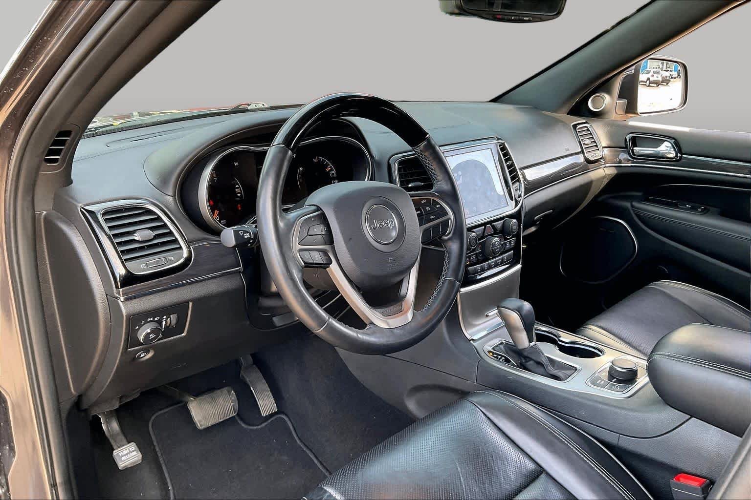 Used 2020 Granite Crystal Metallic Clearcoat Jeep Overland image 16