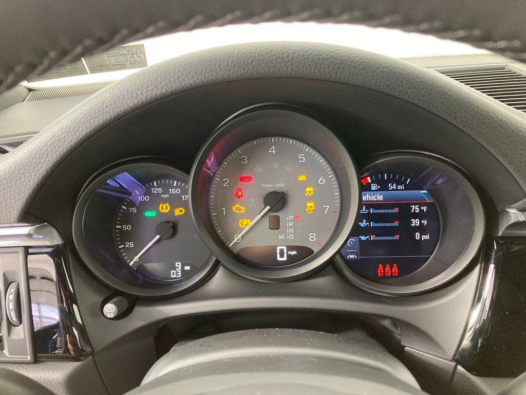 2026 Porsche Macan S - Photo 8