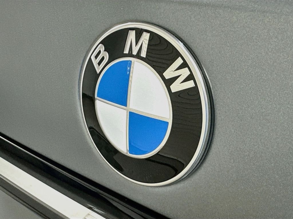 New 2027 Gray Metallic BMW xDrive40i image 22