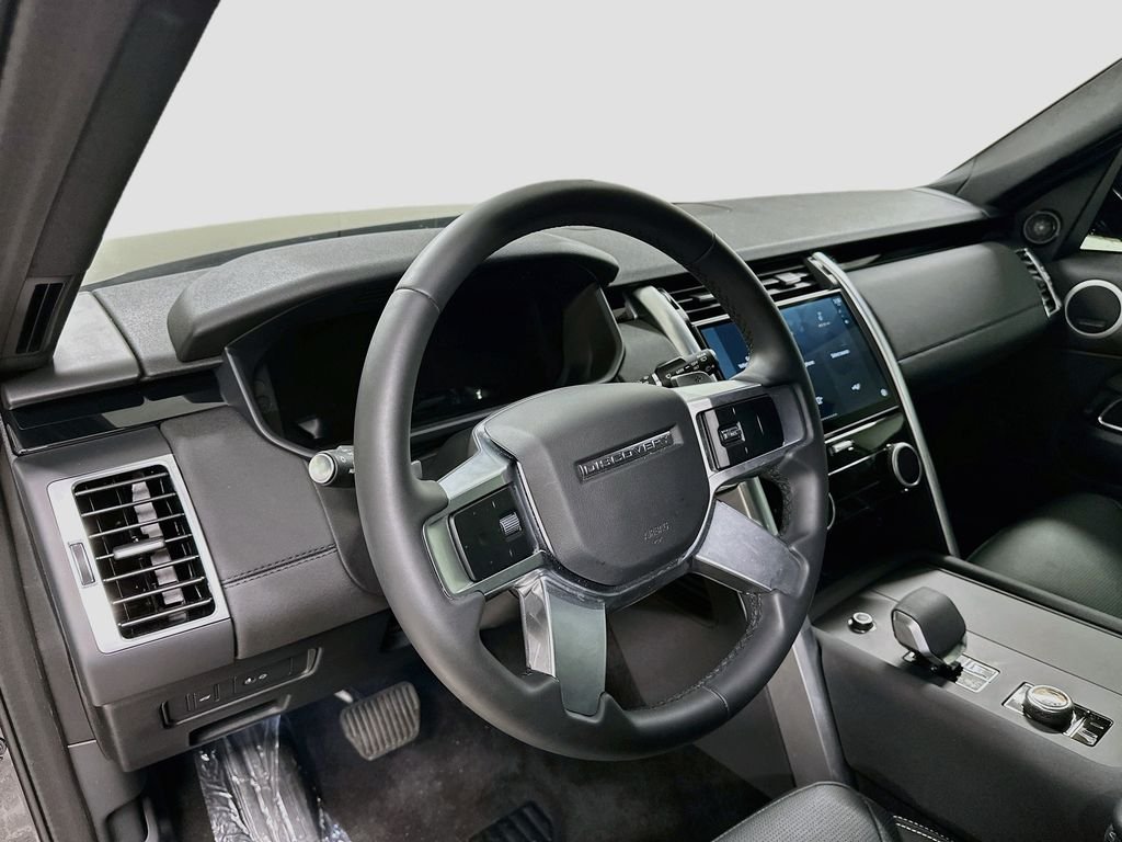 Used 2025 Santorini Black Metallic Land Rover S image 4