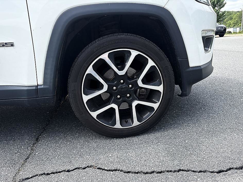 Used 2018 White Clearcoat Jeep Limited image 11