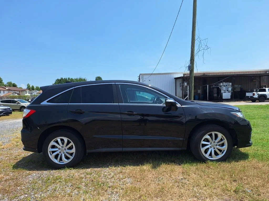 Used 2017  Acura Base image 4