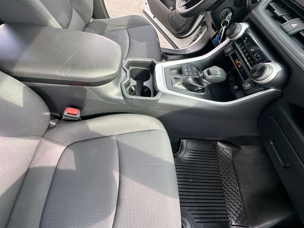 Used 2019 White Toyota LE image 35