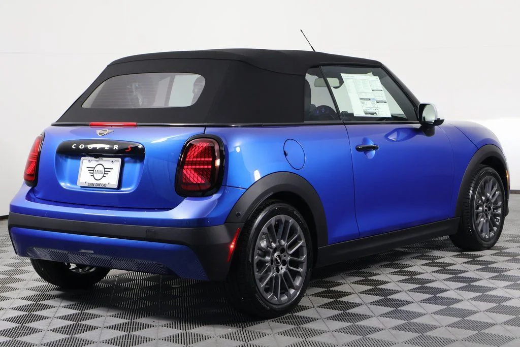 New 2026 Blue Metallic MINI Signature Plus image 2