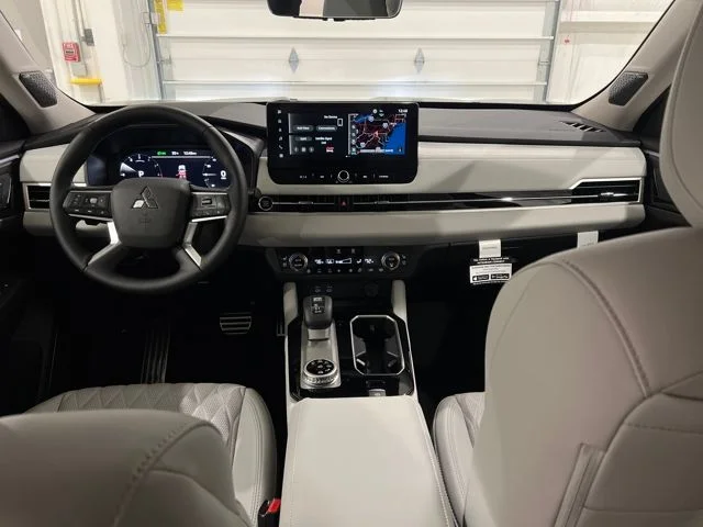 2025 Mitsubishi Outlander SEL Platinum Edition - Photo 12