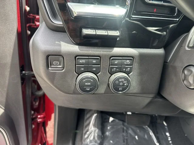 Used 2022  Chevrolet High Country image 25