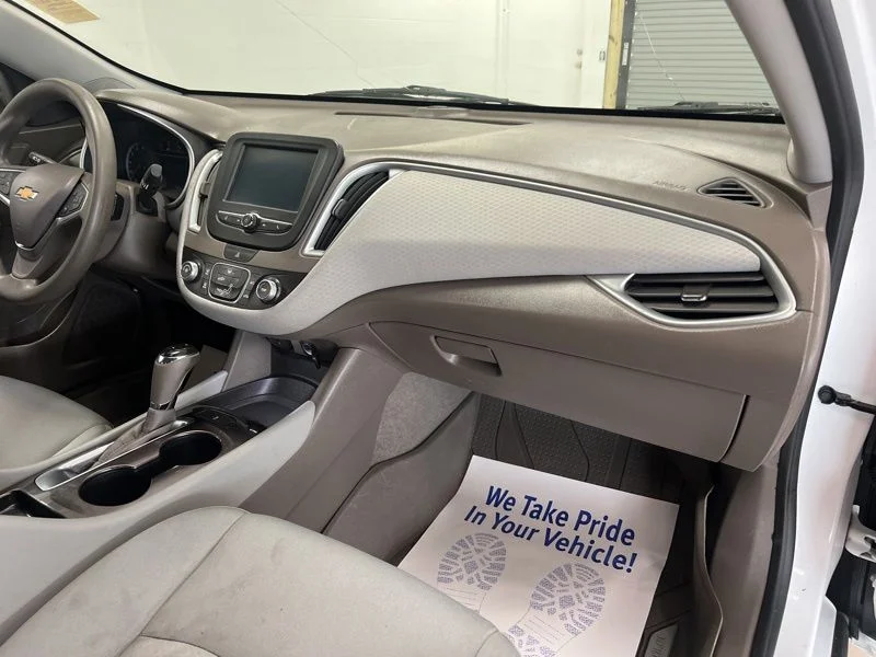 Used 2018 White Chevrolet LS image 13