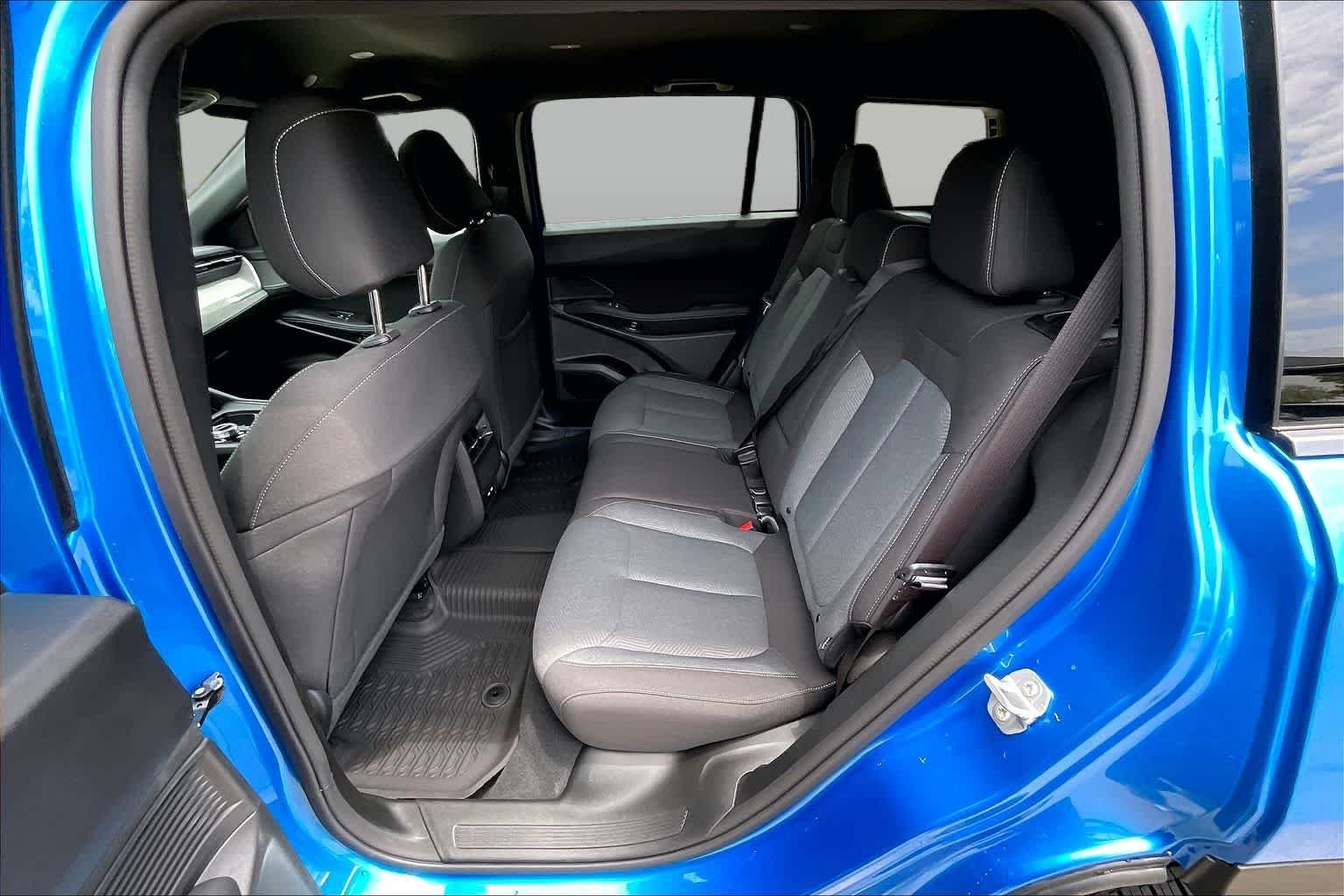 New 2026 Hydro Blue Pearl-Coat Exterior Paint Jeep Laredo image 21