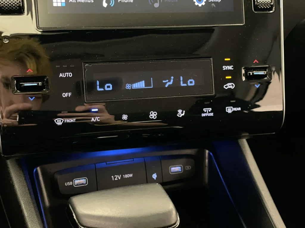 Used 2022 Quartz White Hyundai SEL image 17