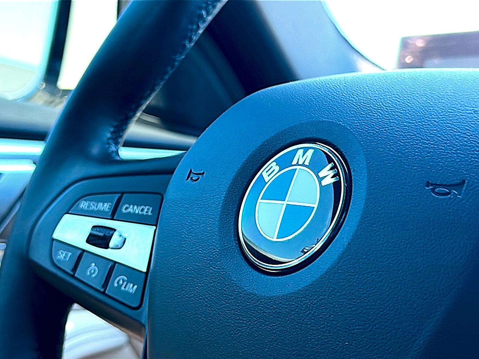 Used 2024 Alpine White BMW  image 28