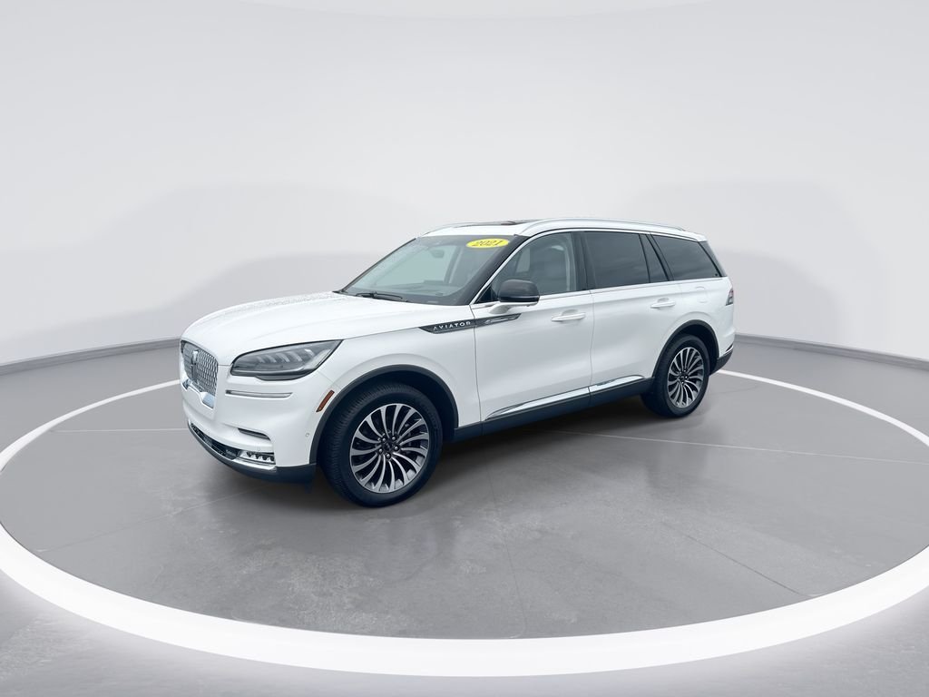 Used 2021 White Lincoln Reserve image 4