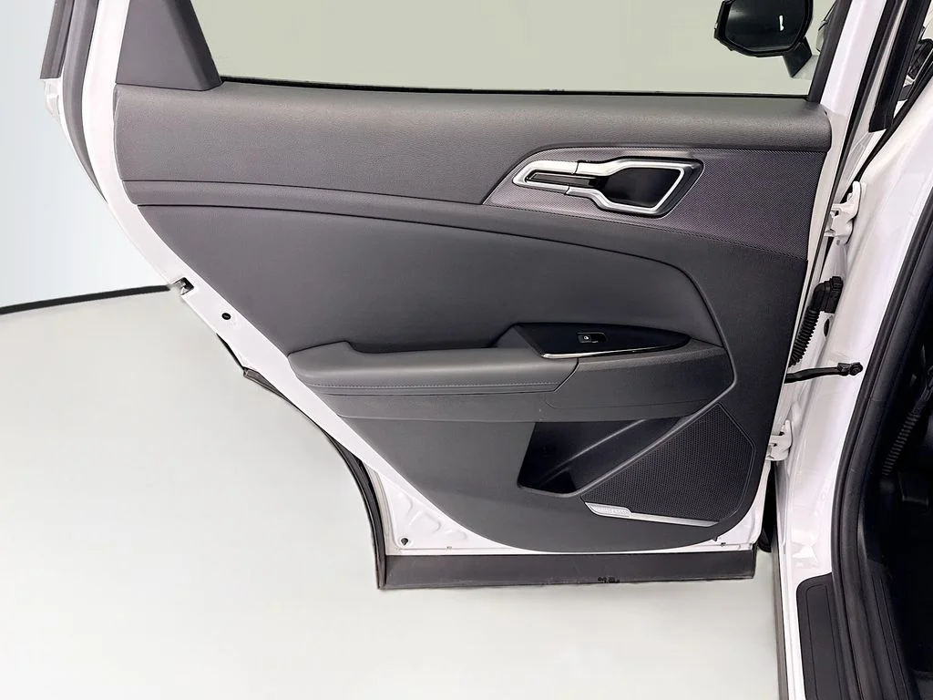 Used 2023 White Kia SX-Prestige image 25