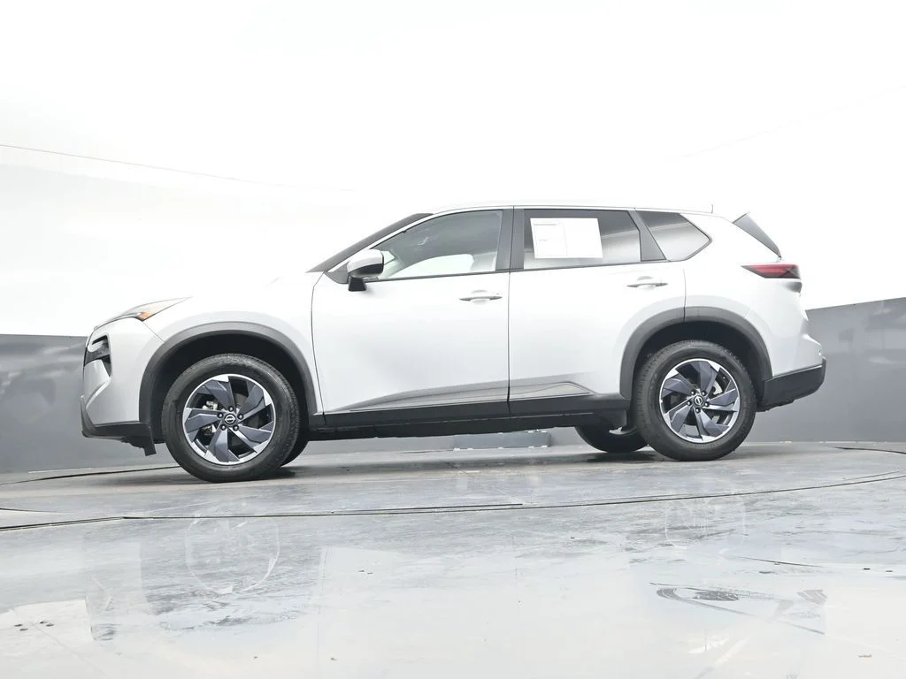 Used 2025 Silver Nissan SV image 39