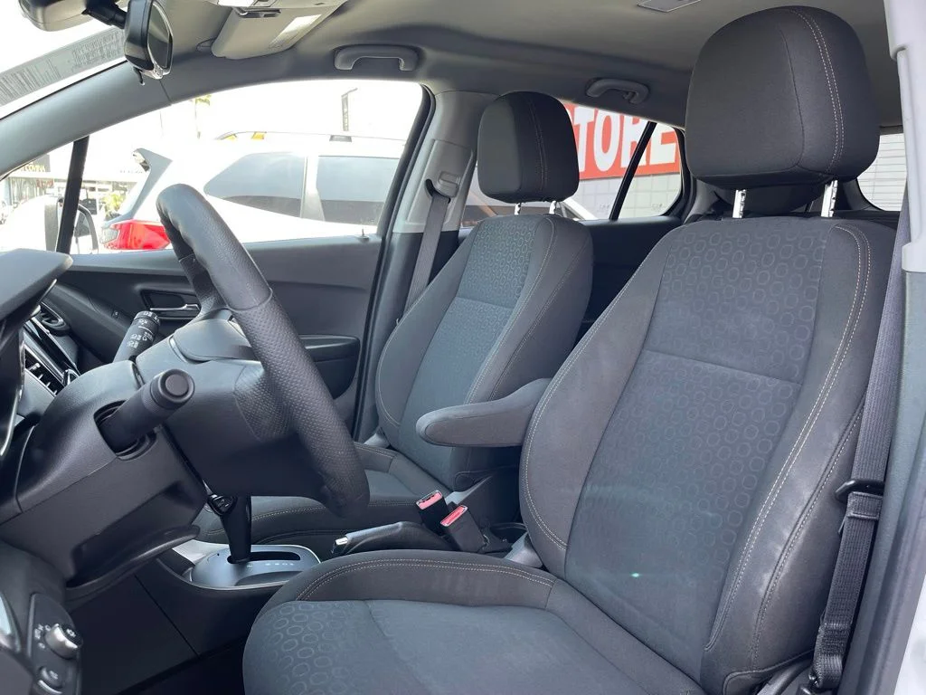 Used 2022 White Chevrolet LS image 14