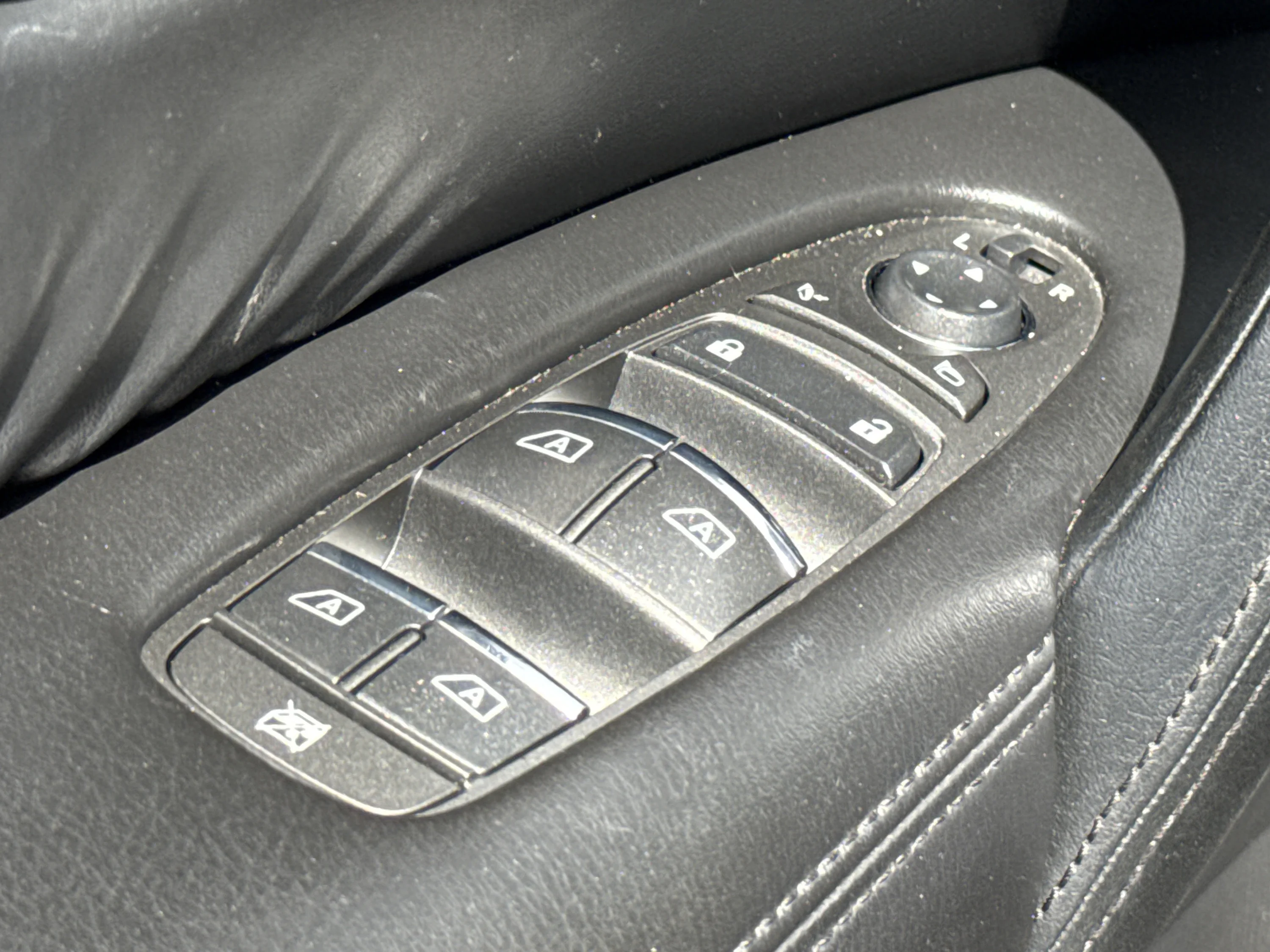 Used 2022 Super Black Nissan SL image 30