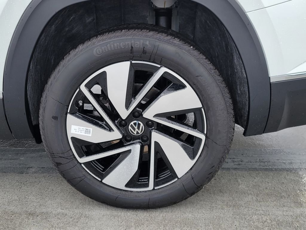 New 2026 White/off-white Volkswagen SE w/Technology image 4