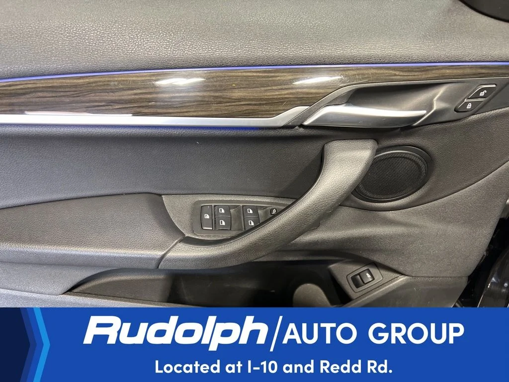 Used 2022 Black BMW xDrive28i image 9