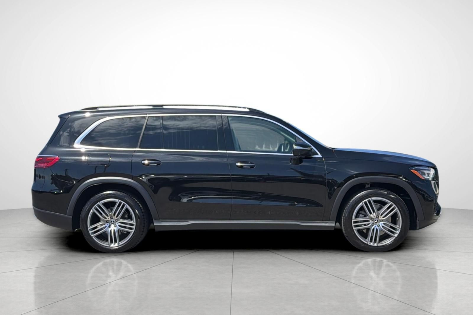 Certified Used 2026 Black Mercedes-Benz GLS 450 image 35