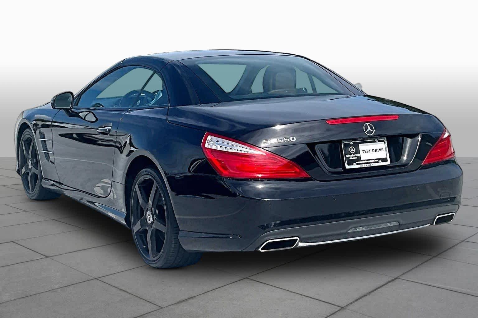 Used 2016 Obsidian Black Metallic Mercedes-Benz SL 550 image 10