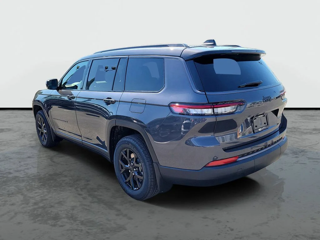 New 2026 Baltic Gray Metallic Clearcoat Jeep Altitude image 3
