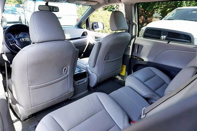 Used 2015 White Toyota XLE image 17