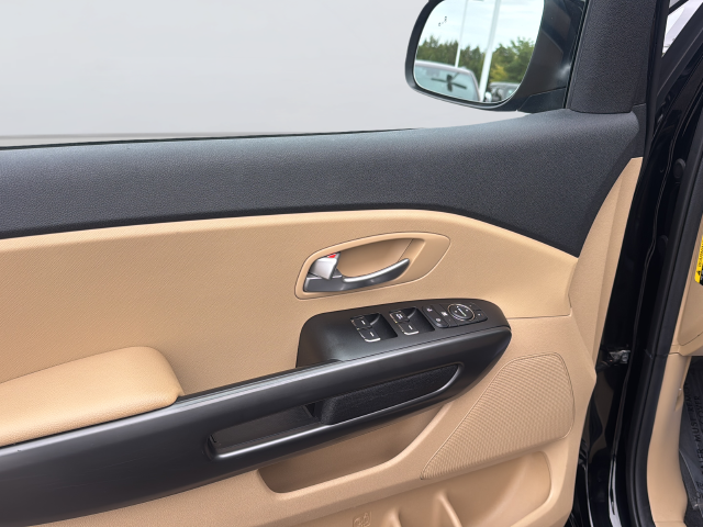 Used 2020 Black Kia EX image 24