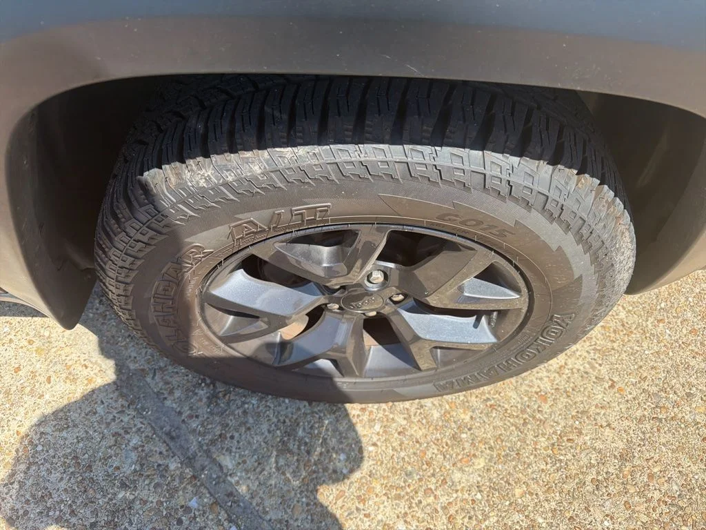 Used 2019 Gray Jeep Latitude image 11