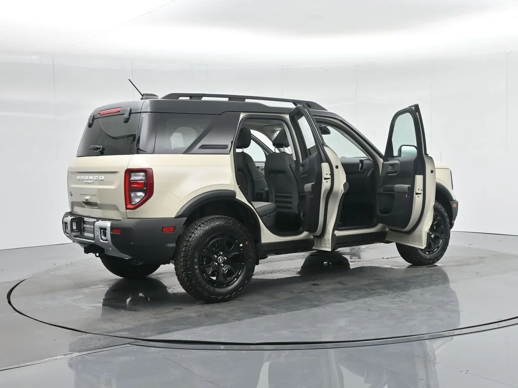 New 2025 Desert Sand Ford Badlands image 5